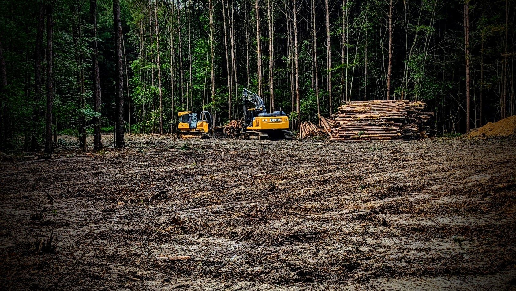 Deere 210g, Deere 650k clearing land